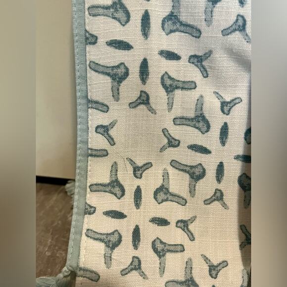 NWT Threshold table runner and placemat set - Picture 3 of 9